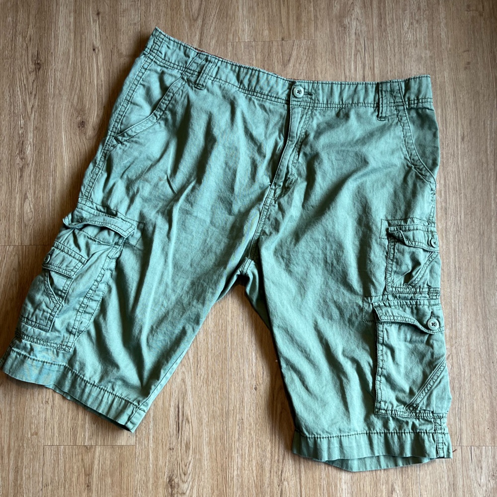 Green Cargo Capris